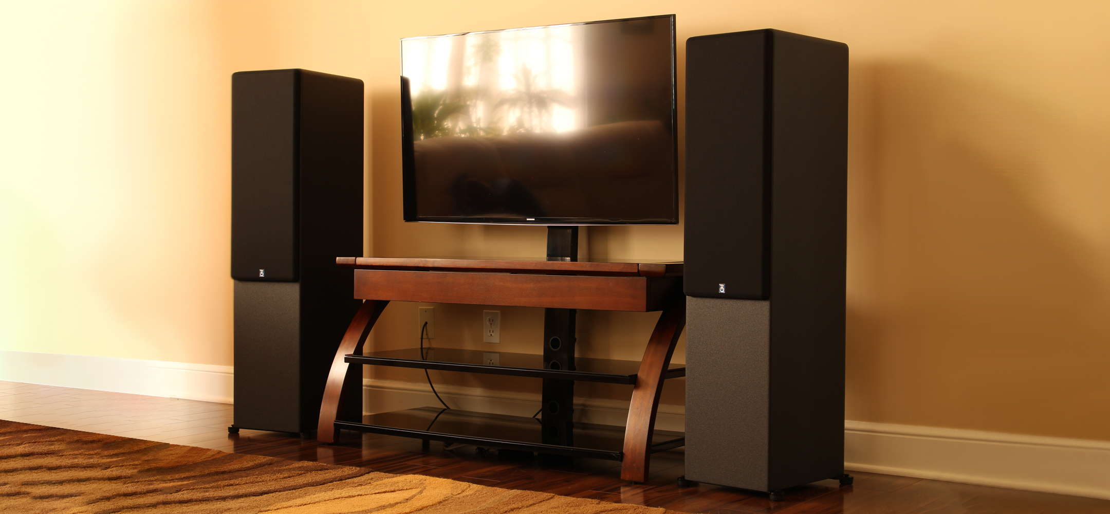 Picture displaying two MTM-210T loudspeakers in a living room.